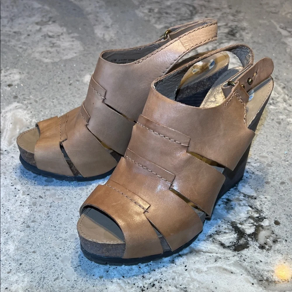 Franco Sarto Brown Leather Wedge Sandals Size 7.5 EUC - Picture 9 of 10